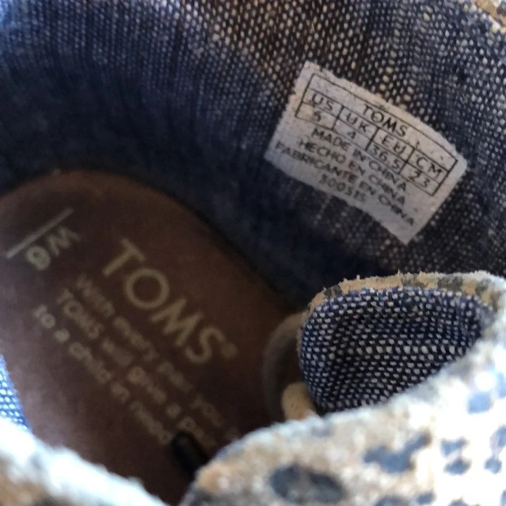 TOMS desert leopard print lace up wedges 6